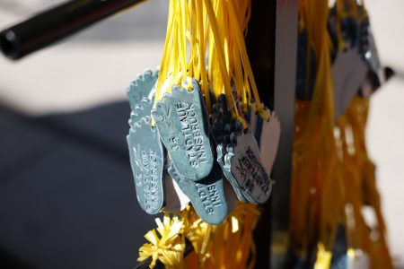 Innsbruckläuft präsentiert heuer wieder eine besondere Medaille, handgefertigt von den Klienten der pro mente Tirol. Foto: TI/ Mario Webhofer